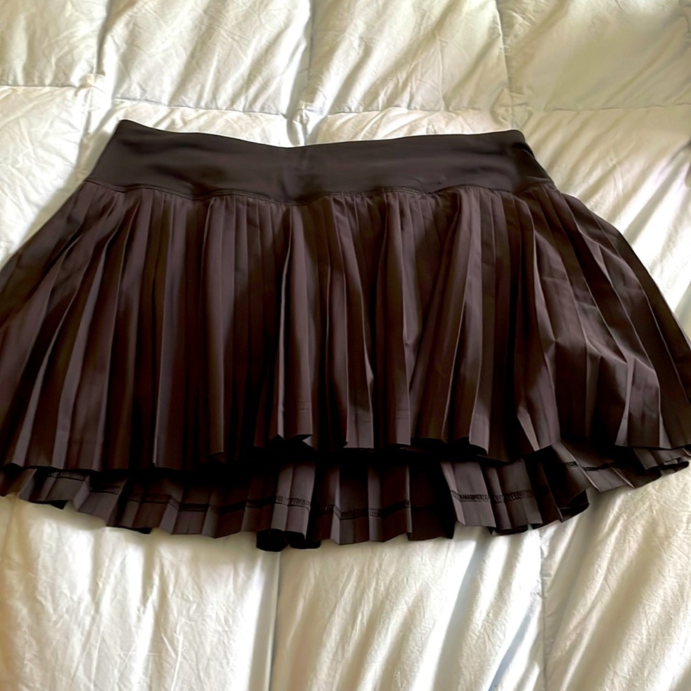 Lululemon Pleated black skirt 6
